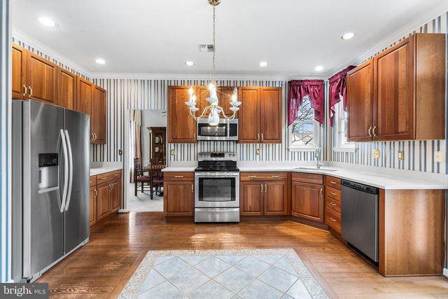 203 N SILVER FOX DR, Glen Mills, PA 19342