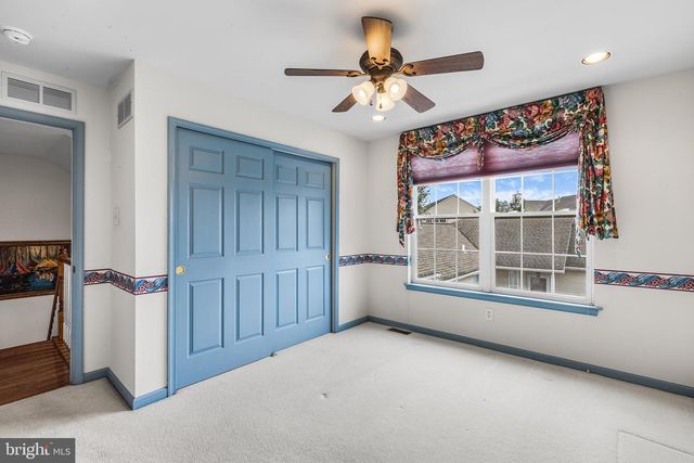 203 N SILVER FOX DR, Glen Mills, PA 19342