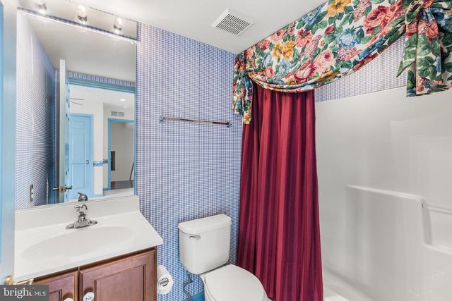 203 N SILVER FOX DR, Glen Mills, PA 19342