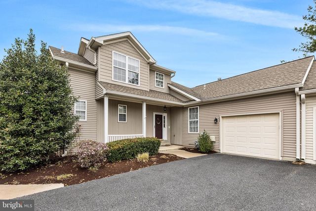 203 N SILVER FOX DR, Glen Mills, PA 19342