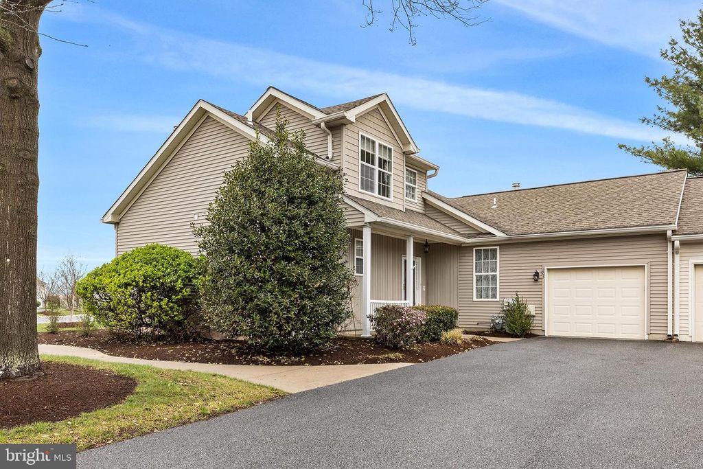 203 N SILVER FOX DR, Glen Mills, PA 19342