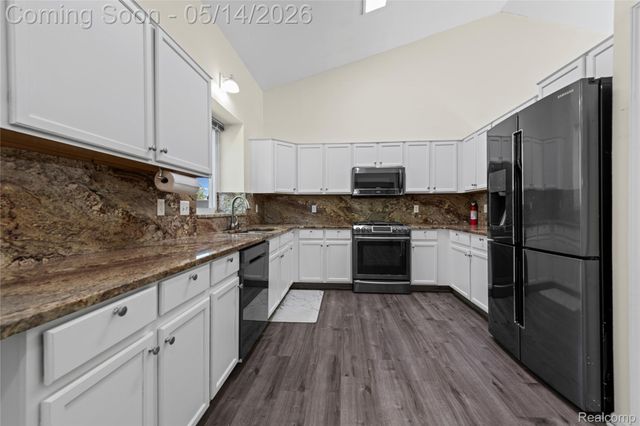 3072 TALON Circle, Lake Orion Village, MI 48360