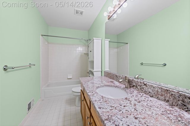 3072 TALON Circle, Lake Orion Village, MI 48360