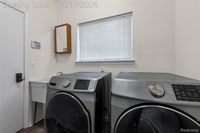 3072 TALON Circle, Lake Orion Village, MI 48360