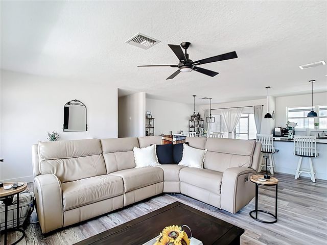 7374 CIRCLE DRIVE, Lady Lake, FL 32159