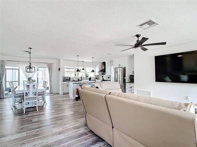 7374 CIRCLE DRIVE, Lady Lake, FL 32159