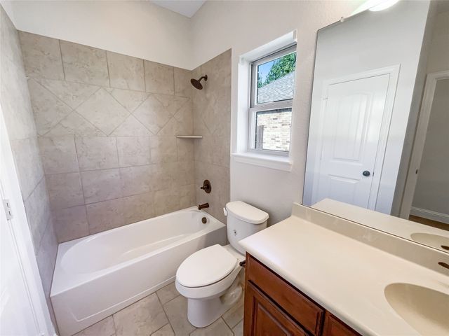 125 Hickory Creek Drive, Red Oak, TX 75154