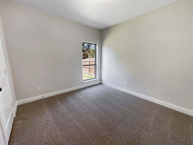 125 Hickory Creek Drive, Red Oak, TX 75154