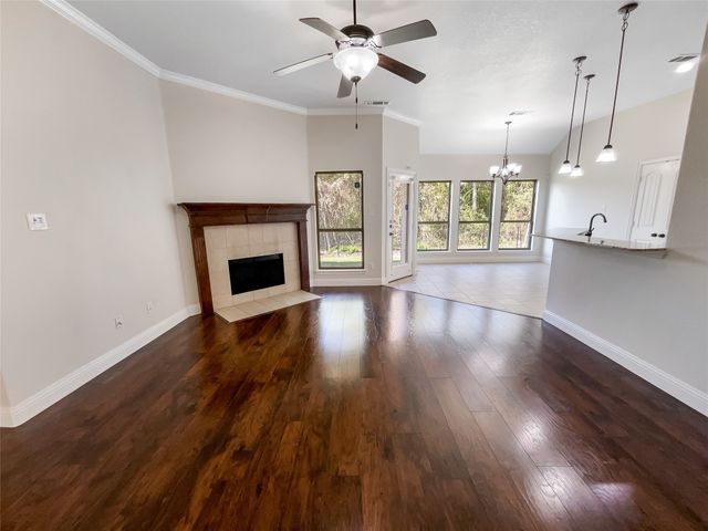 125 Hickory Creek Drive, Red Oak, TX 75154