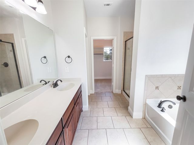 125 Hickory Creek Drive, Red Oak, TX 75154