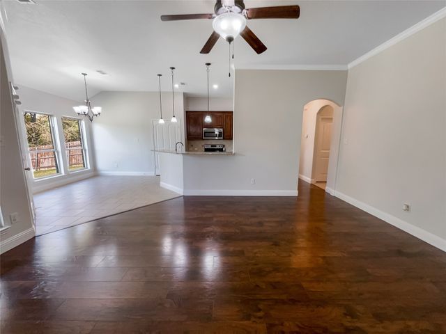 125 Hickory Creek Drive, Red Oak, TX 75154