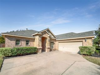 125 Hickory Creek Drive, Red Oak, TX 75154