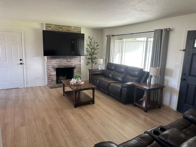 405 E Longview Ave, Stockton, CA 95207