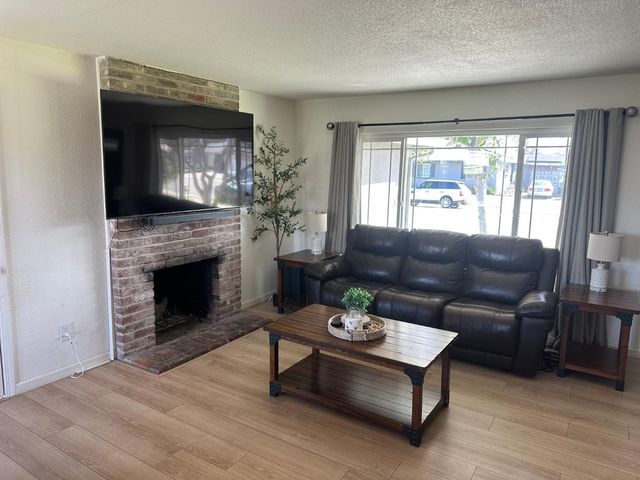 405 E Longview Ave, Stockton, CA 95207