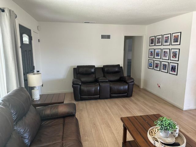 405 E Longview Ave, Stockton, CA 95207