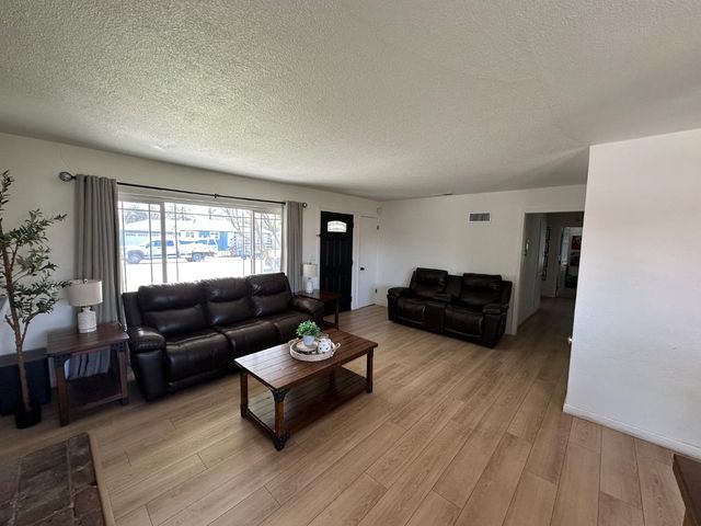 405 E Longview Ave, Stockton, CA 95207