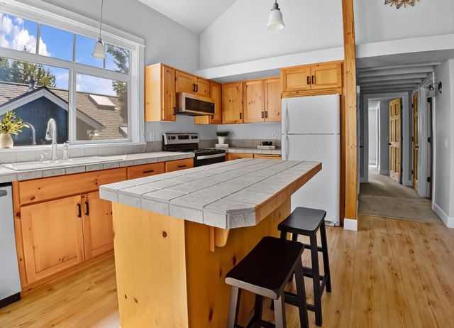 1940 NW Monterey Pines Drive UNIT 2, Bend, OR 97703