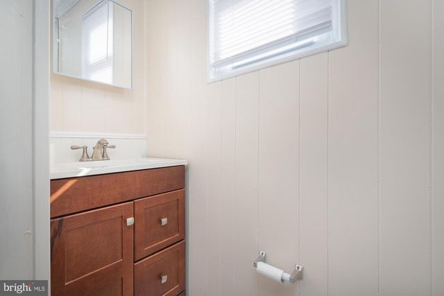 1726 LESLIE RD, Dundalk, MD 21222