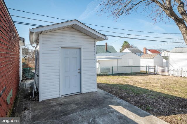 1726 LESLIE RD, Dundalk, MD 21222