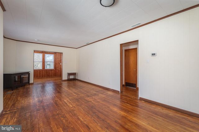 1726 LESLIE RD, Dundalk, MD 21222