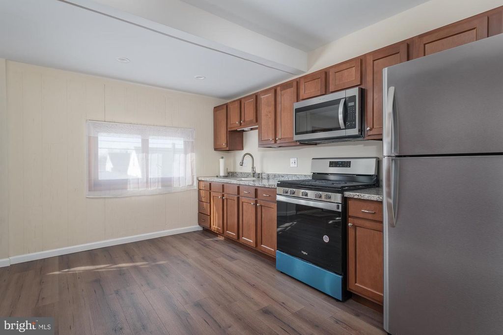 1726 LESLIE RD, Dundalk, MD 21222