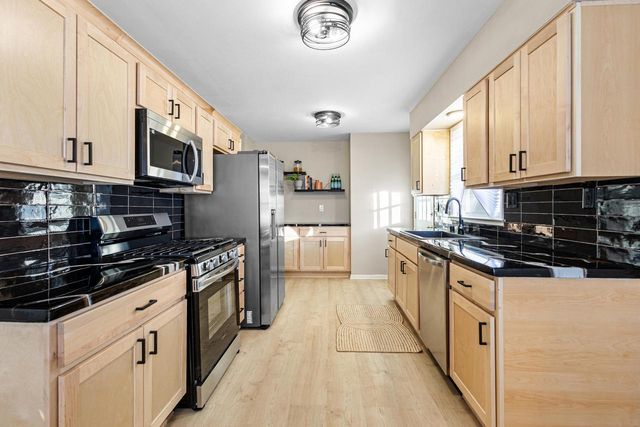 4068 N 72nd St STREET, Milwaukee, WI 53216