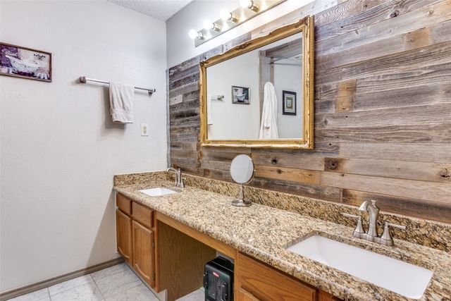 212 Casas Del Sur Street, Granbury, TX 76049