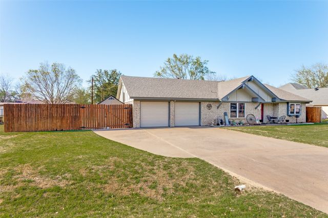 212 Casas Del Sur Street, Granbury, TX 76049