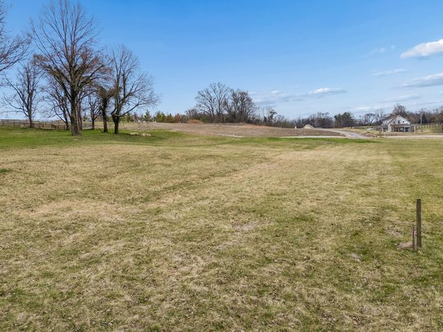 105 Heirloom Ln, Columbia, TN 38401