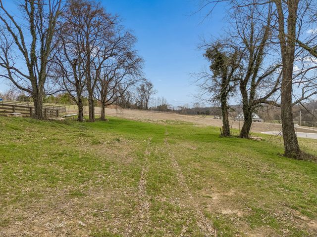 105 Heirloom Ln, Columbia, TN 38401