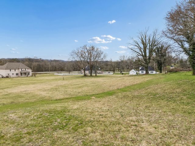 105 Heirloom Ln, Columbia, TN 38401