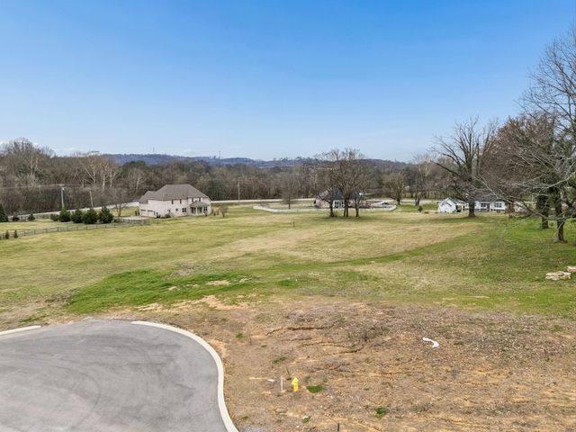 105 Heirloom Ln, Columbia, TN 38401