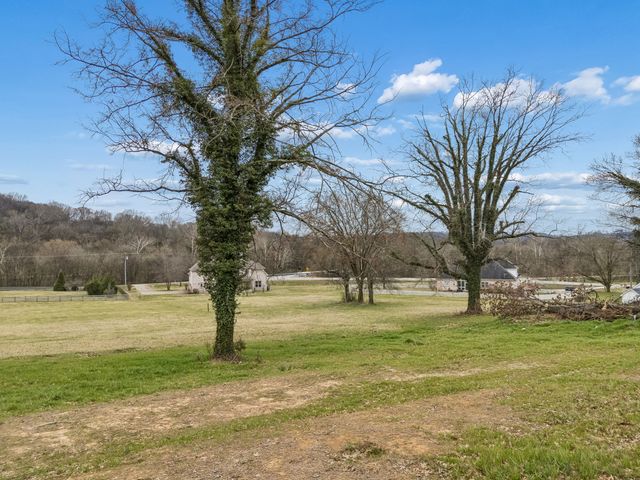 105 Heirloom Ln, Columbia, TN 38401