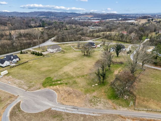 105 Heirloom Ln, Columbia, TN 38401