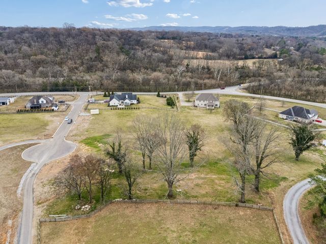 105 Heirloom Ln, Columbia, TN 38401