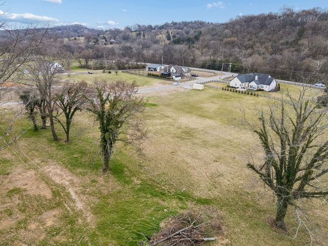 105 Heirloom Ln, Columbia, TN 38401