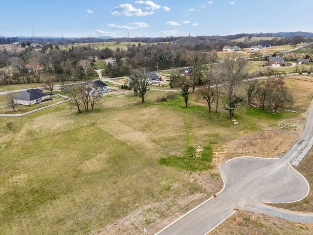 105 Heirloom Ln, Columbia, TN 38401