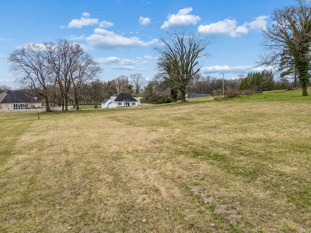 105 Heirloom Ln, Columbia, TN 38401