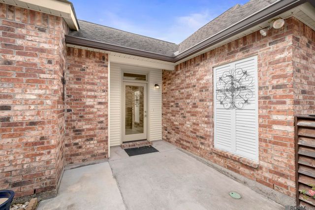 5379 Courtyard Dr, Gonzales, LA 70737