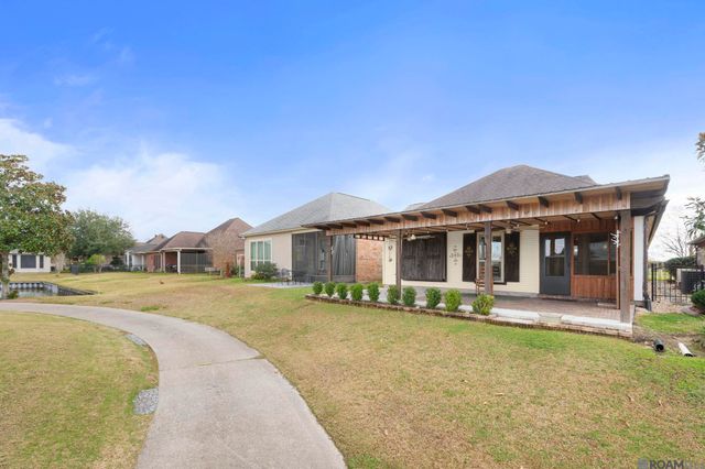 5379 Courtyard Dr, Gonzales, LA 70737