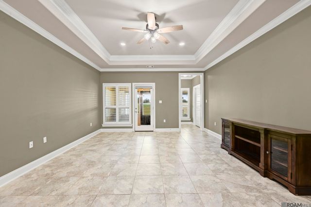 5379 Courtyard Dr, Gonzales, LA 70737