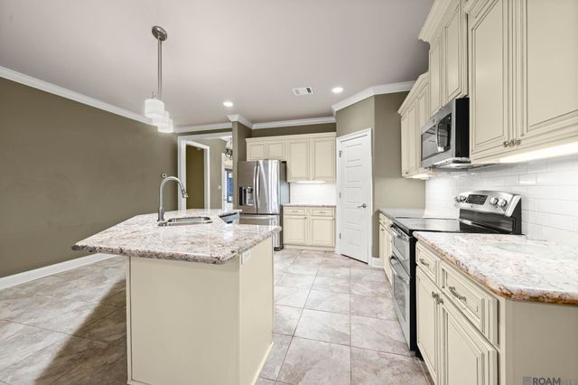 5379 Courtyard Dr, Gonzales, LA 70737