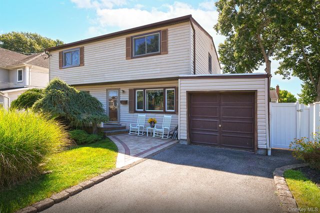 108 Connecticut Avenue, Massapequa, NY 11758
