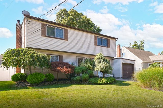 108 Connecticut Avenue, Massapequa, NY 11758