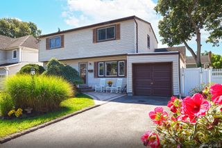 108 Connecticut Avenue, Massapequa, NY 11758
