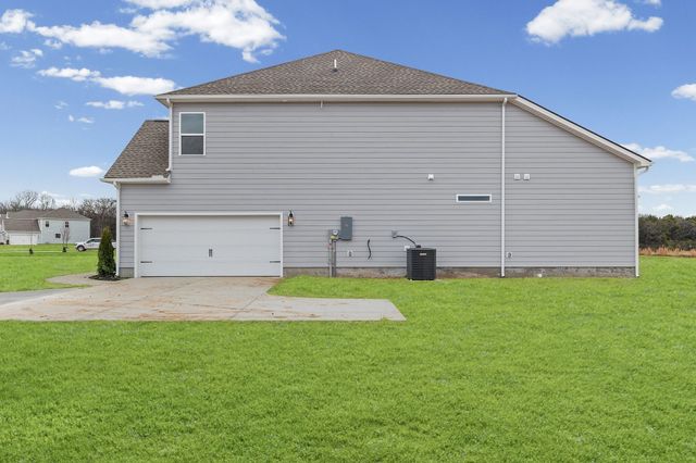 1414 Charles Dr, Chapel Hill, TN 37034