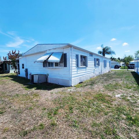 5 El Portal Lane, Port St. Lucie, FL 34952