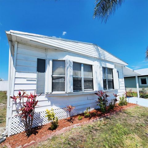 5 El Portal Lane, Port St. Lucie, FL 34952