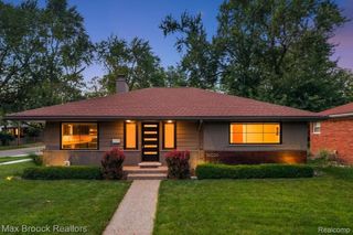 16026 Lauderdale Avenue, Beverly Hills Village, MI 48025