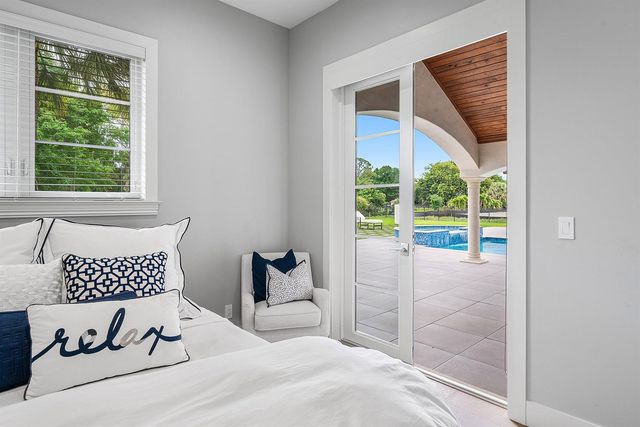 5575 Whirlaway Road, Palm Beach Gardens, FL 33418